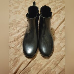 Sleek Black Ankle Hunter Boots